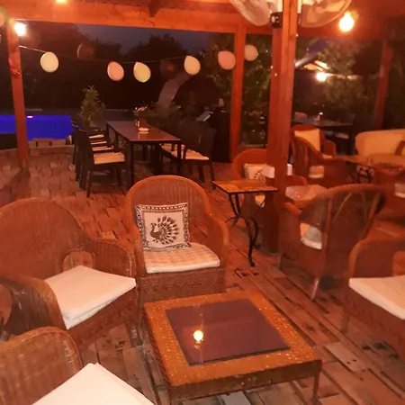Oda ve Kahvaltı Lapida Garden 3*