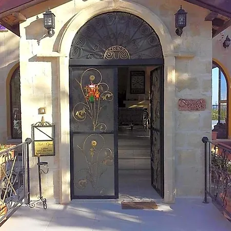 Lapida Garden Bed & Breakfast 3*
