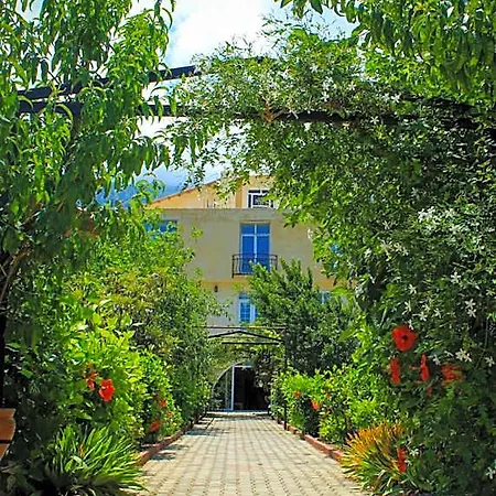 Lapida Garden