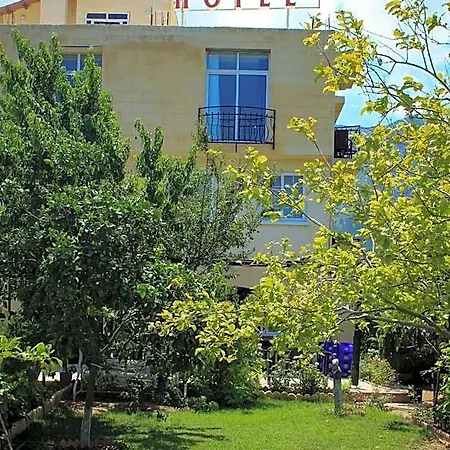Lapida Garden 3*